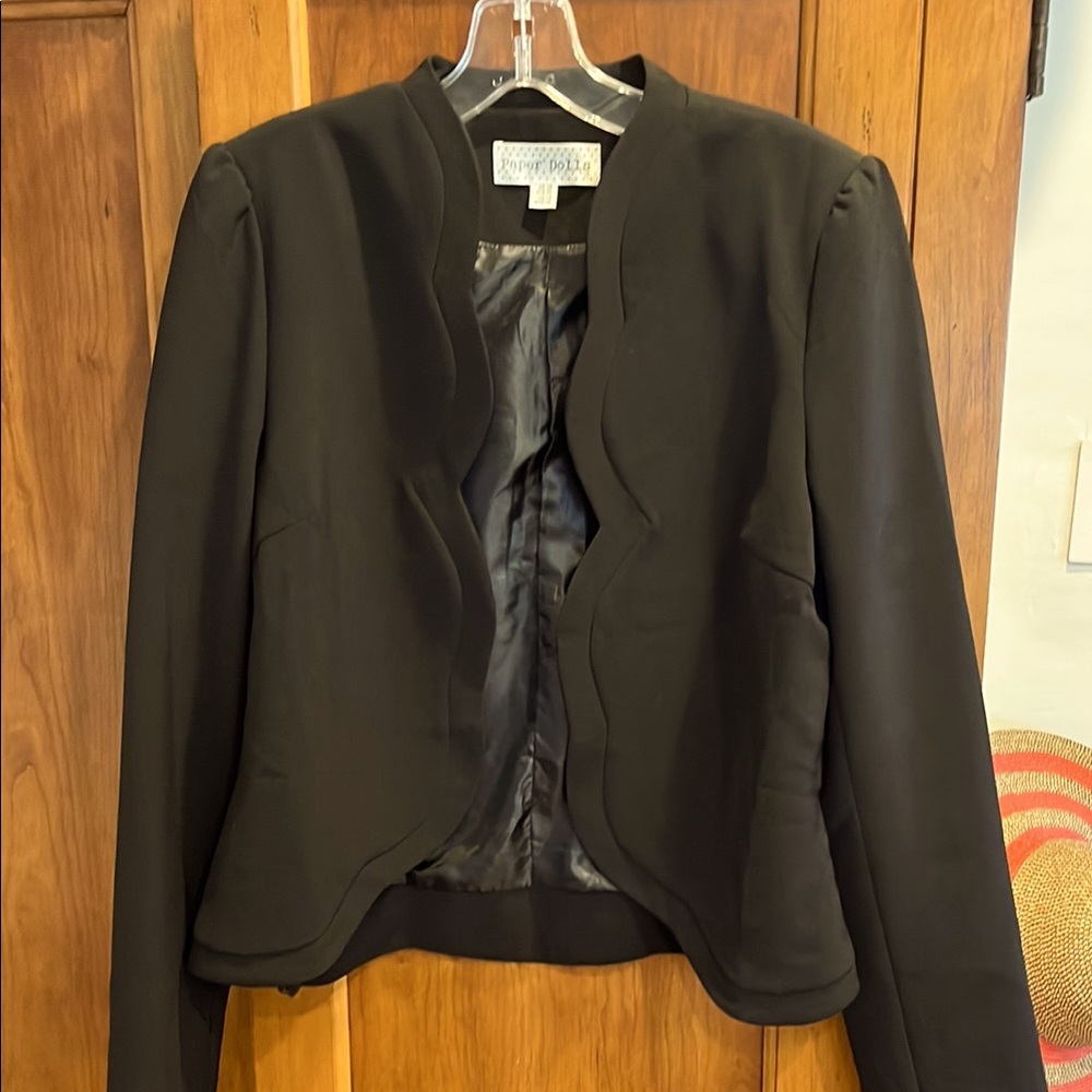 Cute Tailored Black Blazer with Scallop Lapel sz10